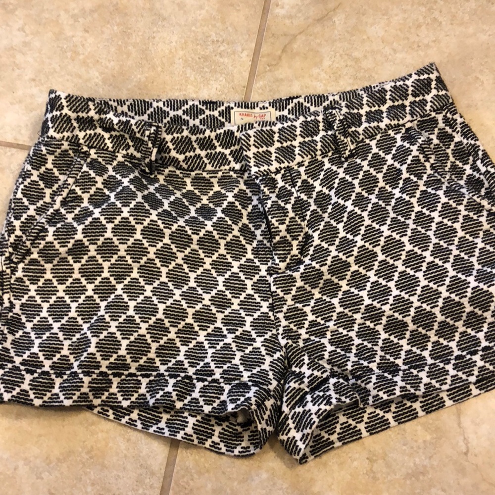 Gap black & white shorts